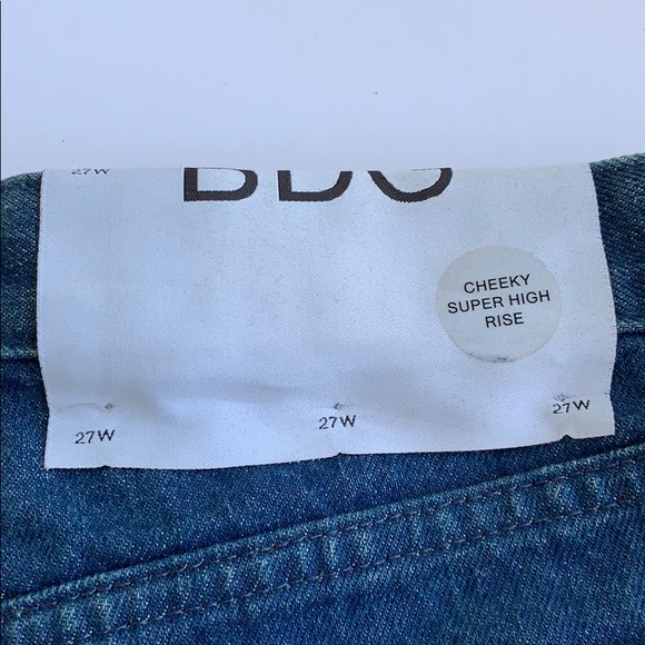 🆕 BDG Cheeky Super High Rise Shorts SZ 27 - Picture 3 of 5